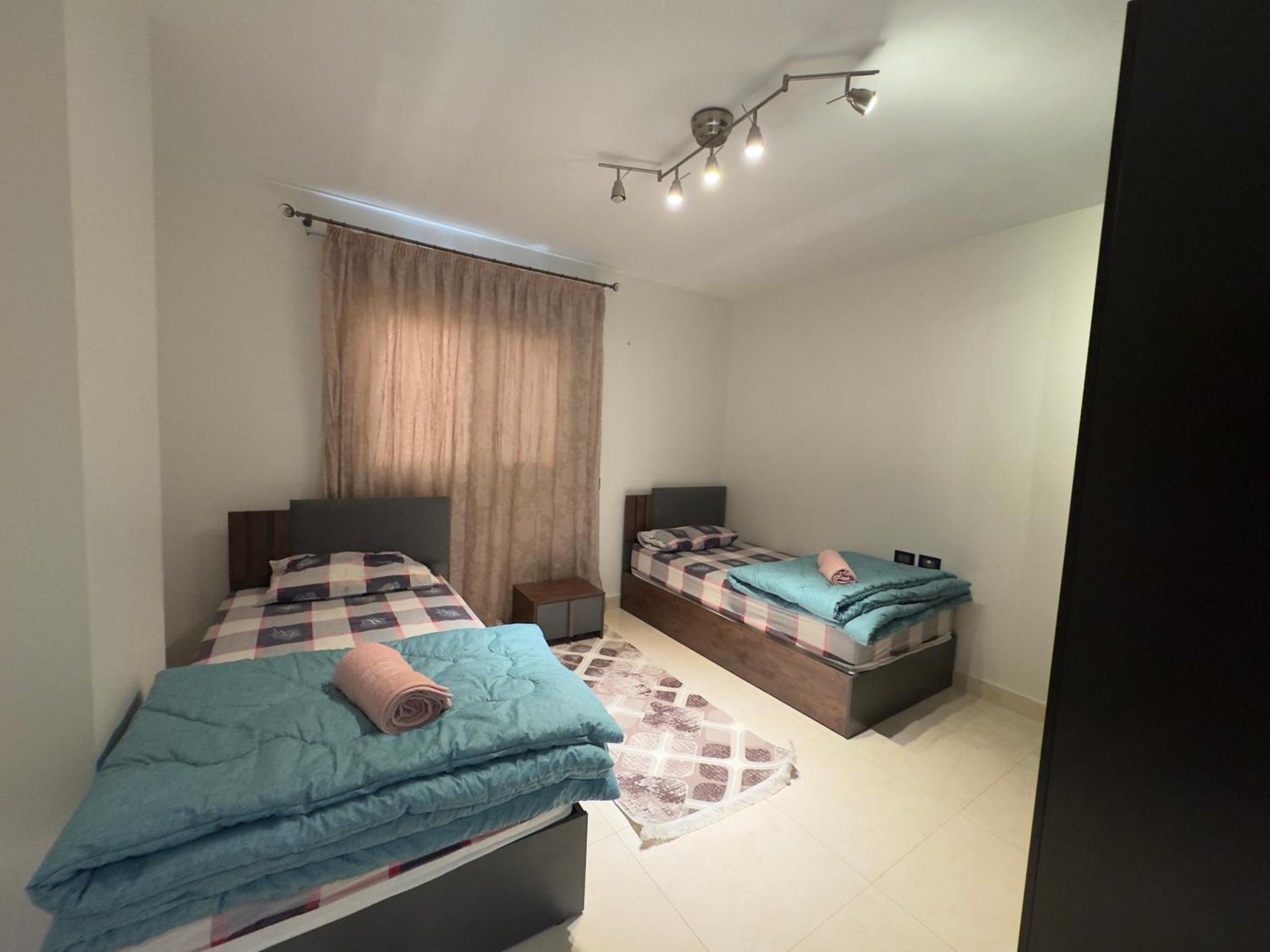 1108 . Spacious 3br Apt. 2ba Near Airport Cairo