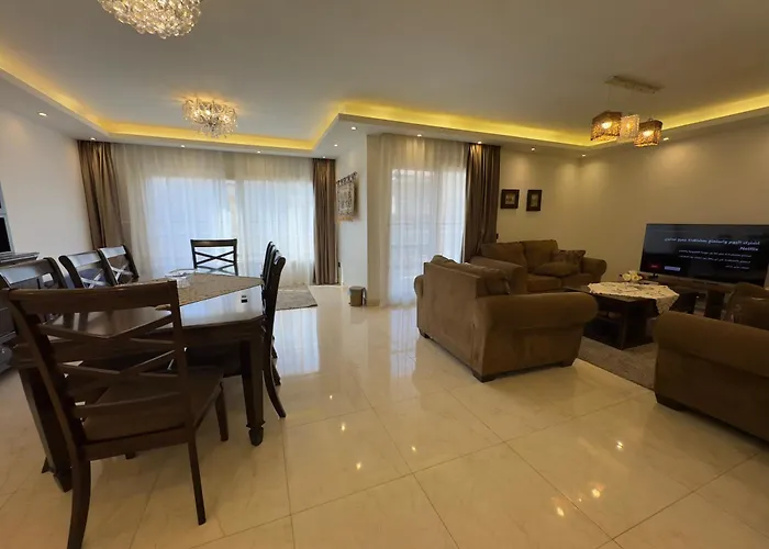 1108 . Spacious 3Br Apt. 2Ba Near Airport