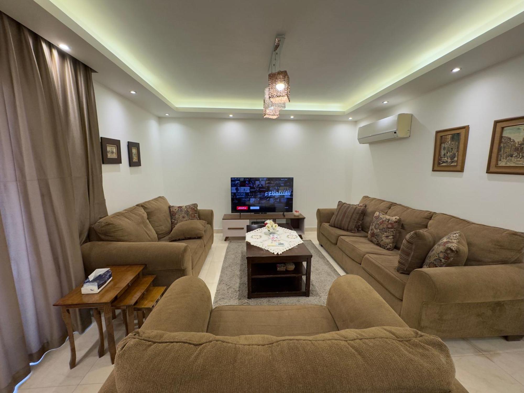 Apartment 1108 . Spacious 3br Apt. 2ba Near Airport