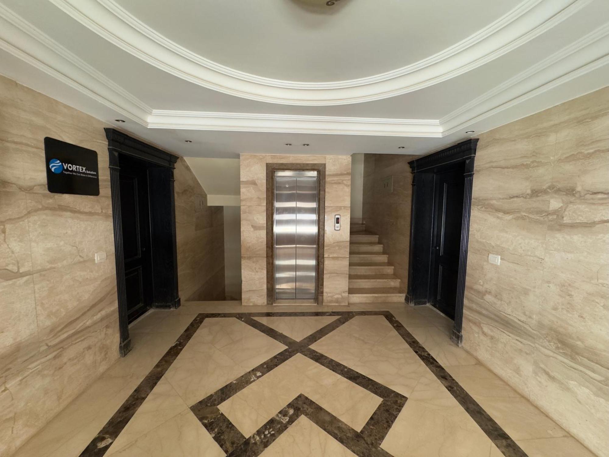 Apartment 1108 . Spacious 3br Apt. 2ba Near Airport *