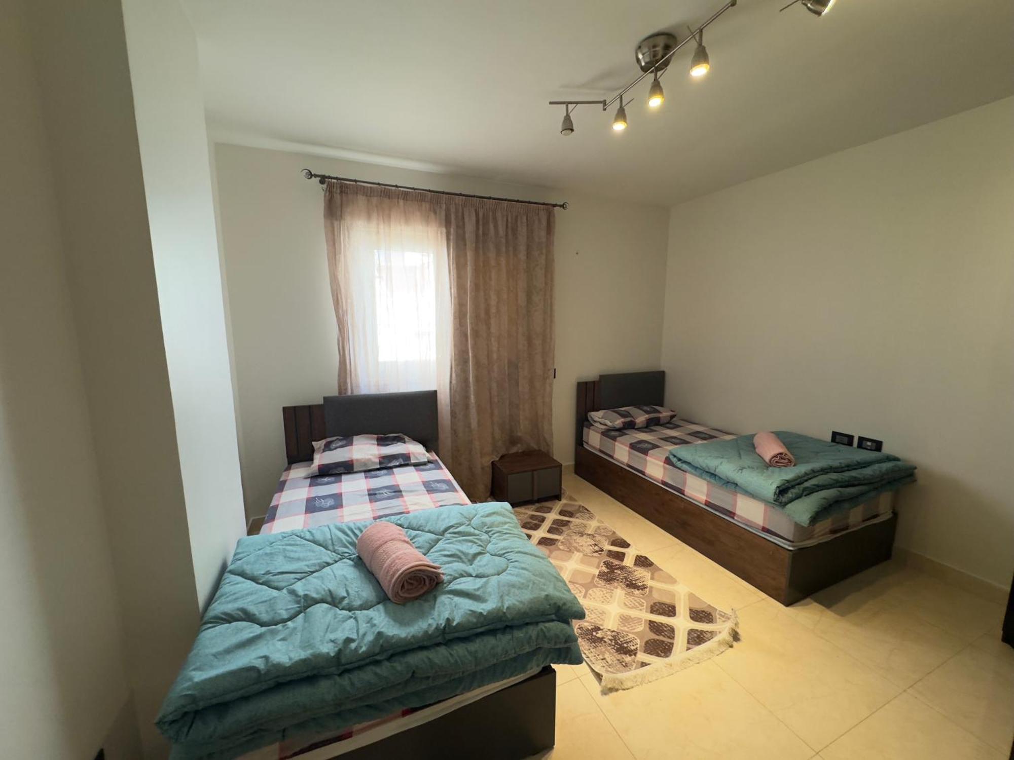 1108 . Spacious 3br Apt. 2ba Near Airport