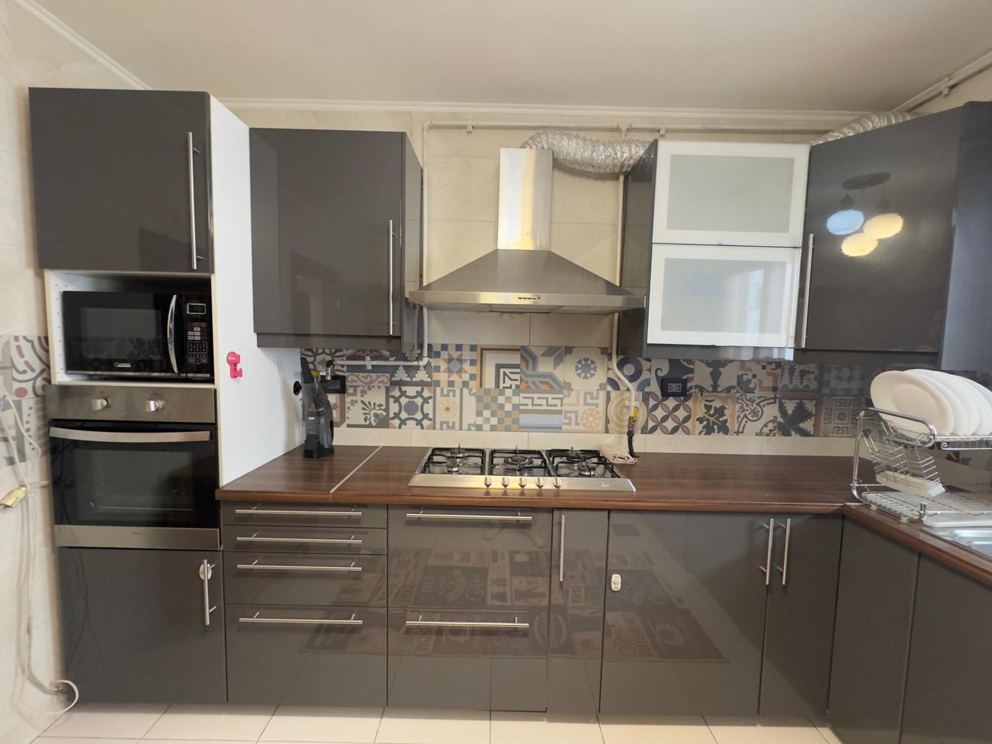 1108 . Spacious 3br Apt. 2ba Near Airport Apartment *