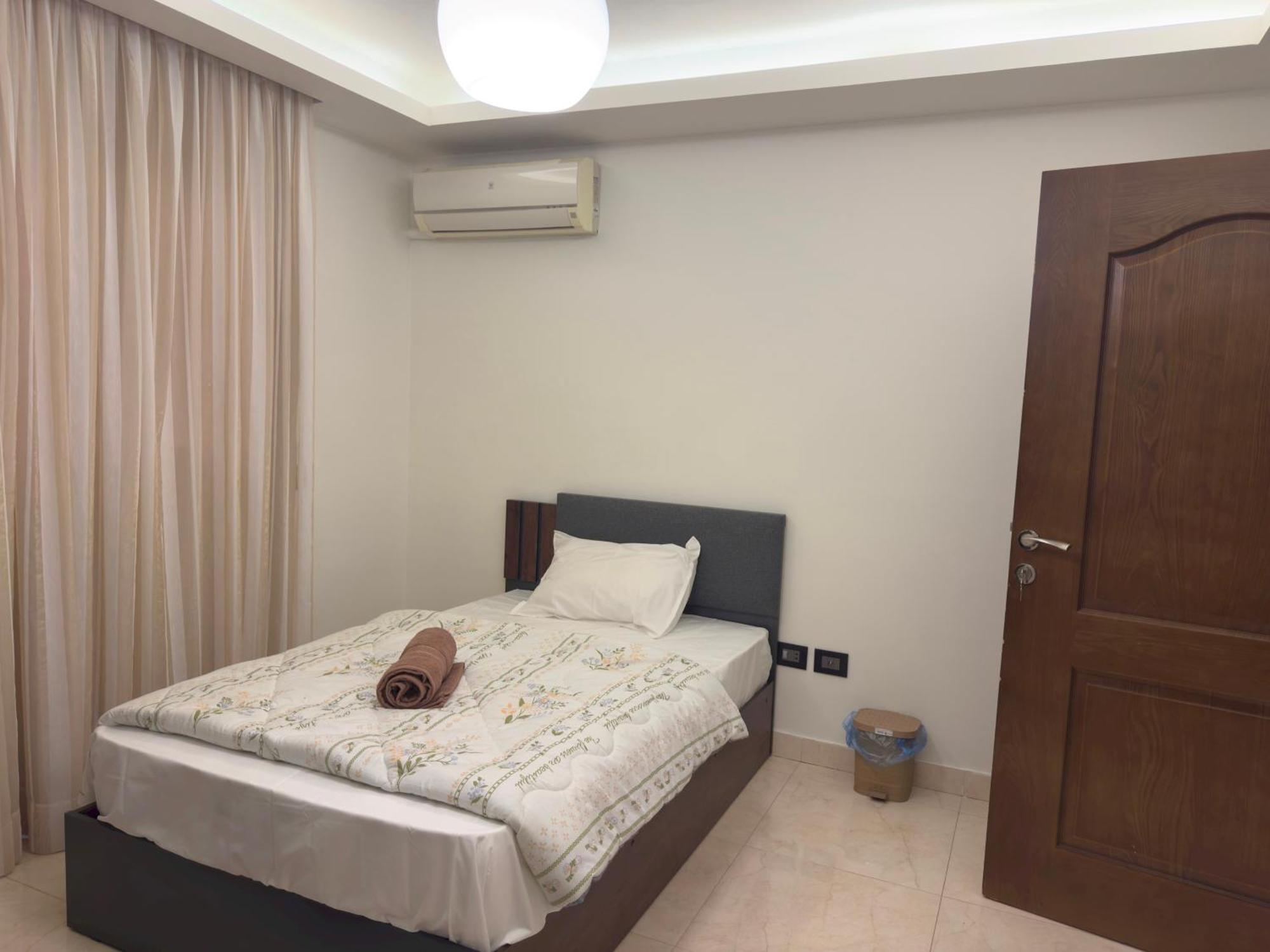 Apartment 1108 . Spacious 3br Apt. 2ba Near Airport *