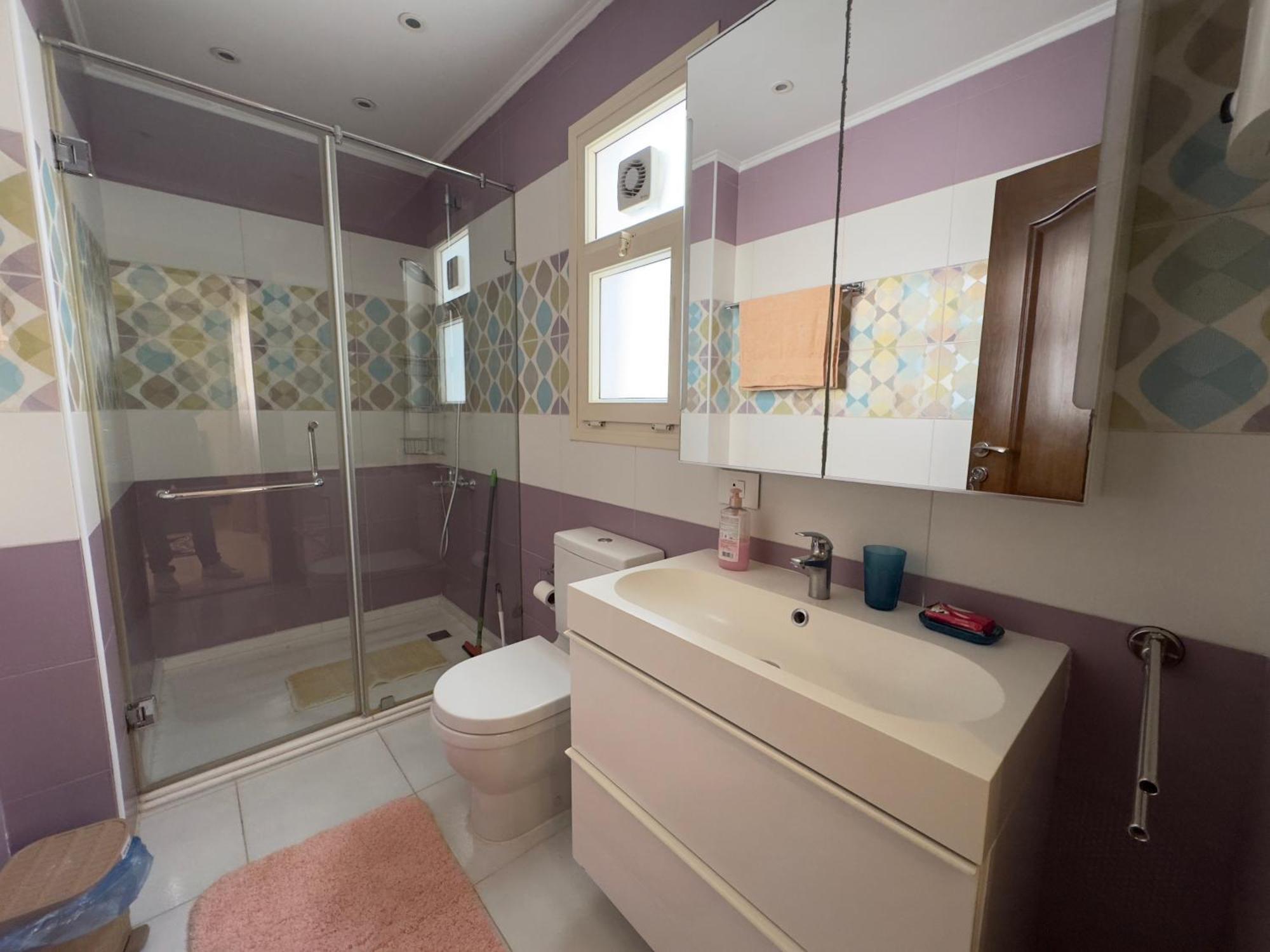 1108 . Spacious 3br Apt. 2ba Near Airport Apartment