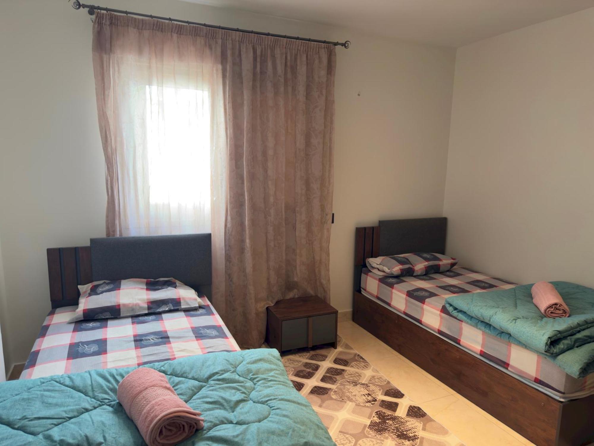 1108 . Spacious 3br Apt. 2ba Near Airport