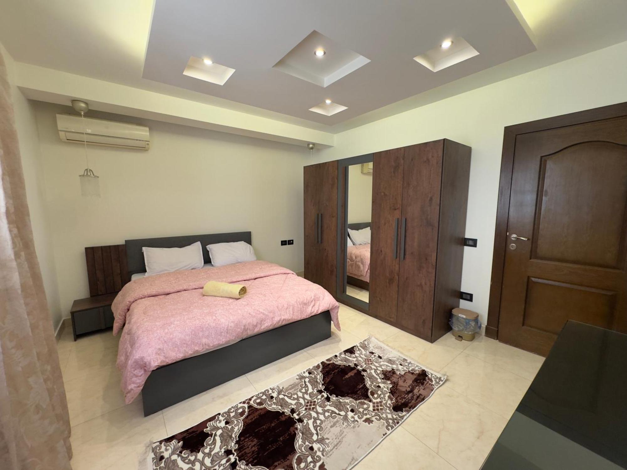 Apartment 1108 . Spacious 3br Apt. 2ba Near Airport *