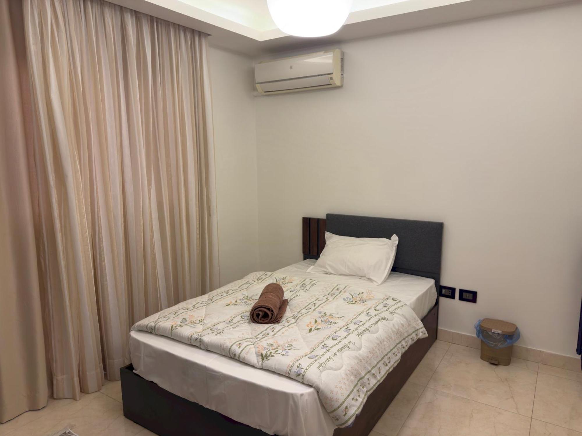 1108 . Spacious 3br Apt. 2ba Near Airport Apartment Cairo
