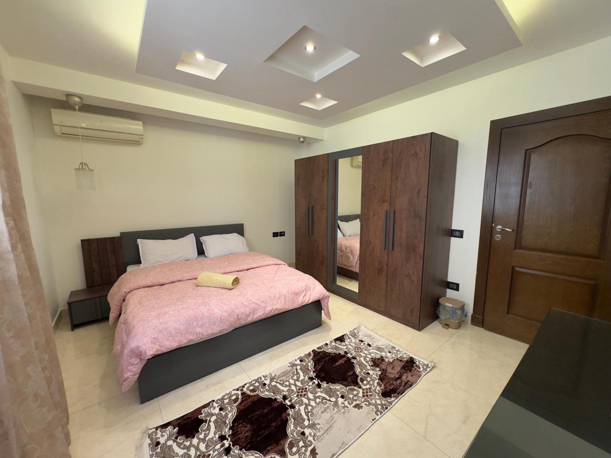 Apartment 1108 . Spacious 3br Apt. 2ba Near Airport